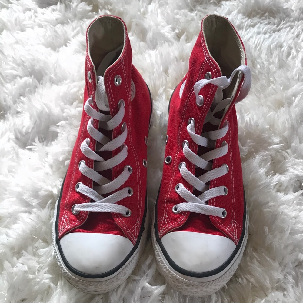 Kids size 3 converse